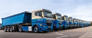 Location de camions avec chauffeurs en benne et en citerne, transport de matériaux et déchets